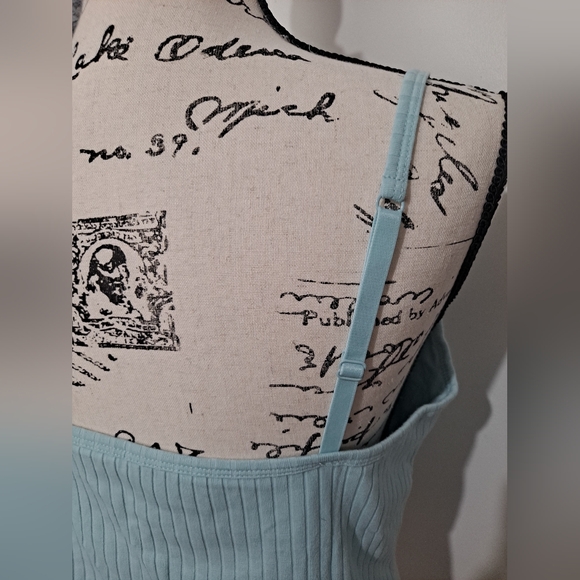 Old Navy cropped ribbed tank top - Picture 5 of 8